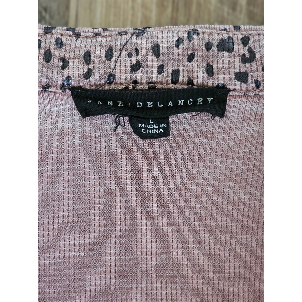 Jane + Delancey Pink Leopard Print Waffle Knit Button Down Shirt Womens Large - Picture 2 of 2